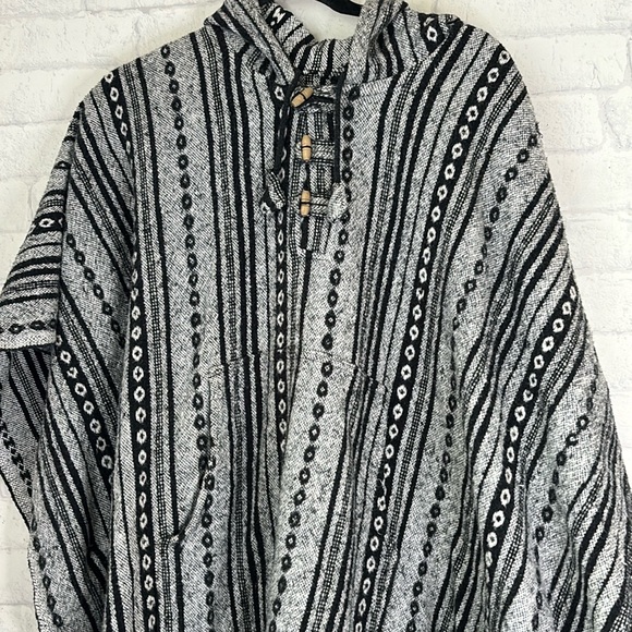 Boho Poncho Made in Nepal - Picture 2 of 10